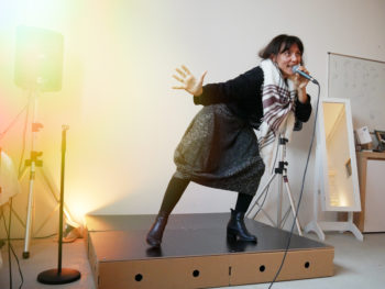 Mentaltraining, Mentalcoaching, Resilienztraining, Gesangstraining, Vocal Coaching, Vocal Coach, NLP, Rhethoriktraining, Mentaltraining, Persönlichkeitsentwicklung, Präsentationstraining, Stimmtraining, Coaching, Stimmtraining, Stimmbildung, Singen lernen, Sprechtraining Hörbuchsprecher Synchronsprecher, Lebens- und Sozialberatung, Atemtraining, Workshop, Vortrag, tiefe Atmung, StimmWunder, Nives Farrier, Wien