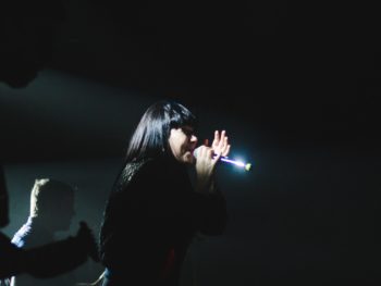 Mentaltraining, Mentalcoaching, Resilienztraining, Gesangstraining, Vocal Coaching, Vocal Coach, NLP, Rhethoriktraining, Mentaltraining, Persönlichkeitsentwicklung, Präsentationstraining, Stimmtraining, Coaching, Stimmtraining, Stimmbildung, Singen lernen, Sprechtraining Hörbuchsprecher Synchronsprecher, Lebens- und Sozialberatung, Atemtraining, Workshop, Vortrag, tiefe Atmung, StimmWunder, Nives Farrier, Wien