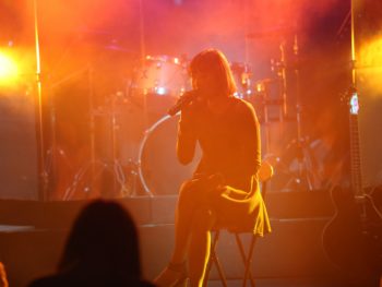 Mentaltraining, Mentalcoaching, Resilienztraining, Gesangstraining, Vocal Coaching, Vocal Coach, NLP, Rhethoriktraining, Mentaltraining, Persönlichkeitsentwicklung, Präsentationstraining, Stimmtraining, Coaching, Stimmtraining, Stimmbildung, Singen lernen, Sprechtraining Hörbuchsprecher Synchronsprecher, Lebens- und Sozialberatung, Atemtraining, Workshop, Vortrag, tiefe Atmung, StimmWunder, Nives Farrier, Wien