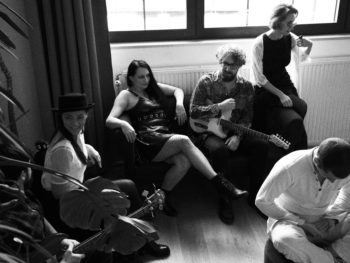 Performance, Gesang lernen, Sänger/in, Vocalcoaching, rock singen, pop singen lernen, Bühnenangst überwinden, Powerstimme, Stimmwunder by Nives Farrier, Wien