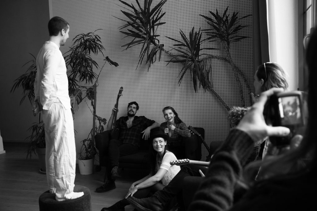 Performance, Gesang lernen, Sänger/in, Vocalcoaching, rock singen, pop singen lernen, Bühnenangst überwinden, Powerstimme, Stimmwunder by Nives Farrier, Wien