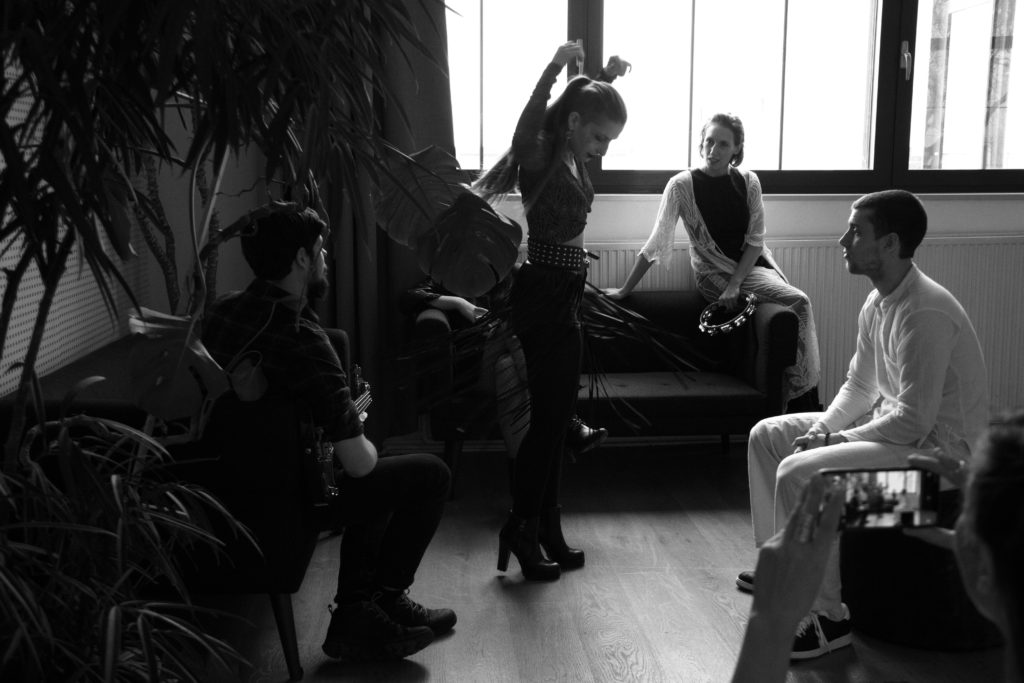 Performance, Gesang lernen, Sänger/in, Vocalcoaching, rock singen, pop singen lernen, Bühnenangst überwinden, Powerstimme, Stimmwunder by Nives Farrier, Wien