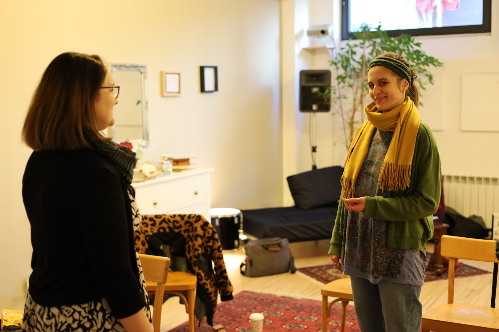 Gesangsausbildung, Stageband, Powerstimme, Sänger/in, Performance, pop singen, rock singen, Balladen singen, Belting, Twang, Stimmtraining, Emotionen, Vocalcoaching, Gesangsunterricht, Stimmwunder by Nives Farrier, Wien