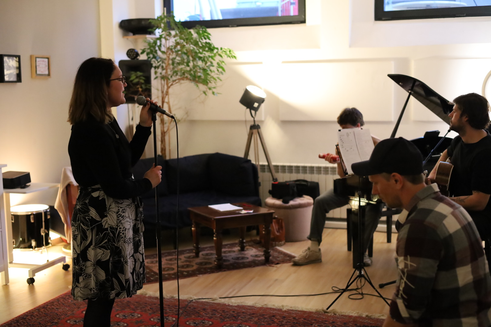 Gesangsausbildung, Sänger/in werden, Powerstimme, Stageband, Bühnenangst überwinden, singen lernen, Stimmtraining, Stimmwunder by Nives Farrier, Wien, Lisa