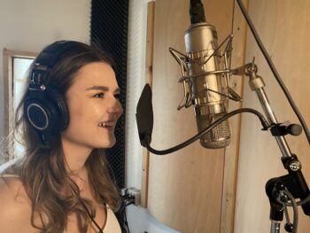 StimmWunder Lydia Mikronstimme Sprechtraining, Stimmtraining, Sprecherausbildung, Singen und Sprechen vor dem Mikrofon, professionelle SprecherIn, Werbesprecher, Hörbuchsprecher werden