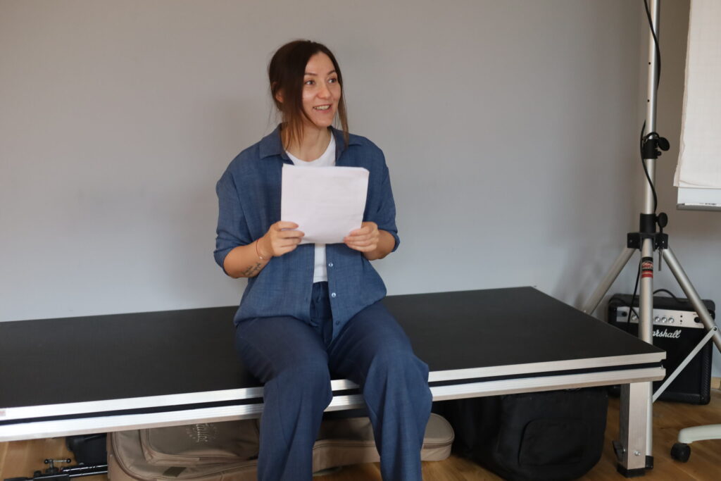Singen lernen, Sängerin, Bühnenperformance, Gesangsunterricht, Vocal Coaching, Gesangstraining, Gesangsausbildung, stimmklang verbessern, Aufwärmübung singen, Gesangsübungen, Balladen singen, Powerstimme, Powersongs singen, rock singen, pop singen lernen, StimmWunder, Nives Farrier, Wien