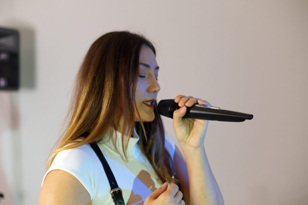 Gesangstraining, Vocal Coaching, Vocal Coach, Stimmtraining, Coaching, Stimmtraining, Stimmbildung, Singen lernen, Sprechtraining Lebens- und Sozialberatung, Atemtraining, StimmWunder, Nives Farrier