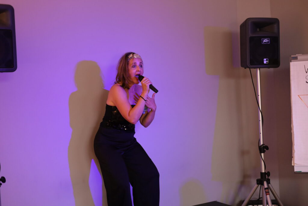 Singen lernen ,Bühnenpräsenz, Auftrittsangst überwinden, Powerstimme, Gesangsausbildung, SängerIN ,Rock/Pop Gesang, Stimmwunder by Nives Farrier, Wien,Marie