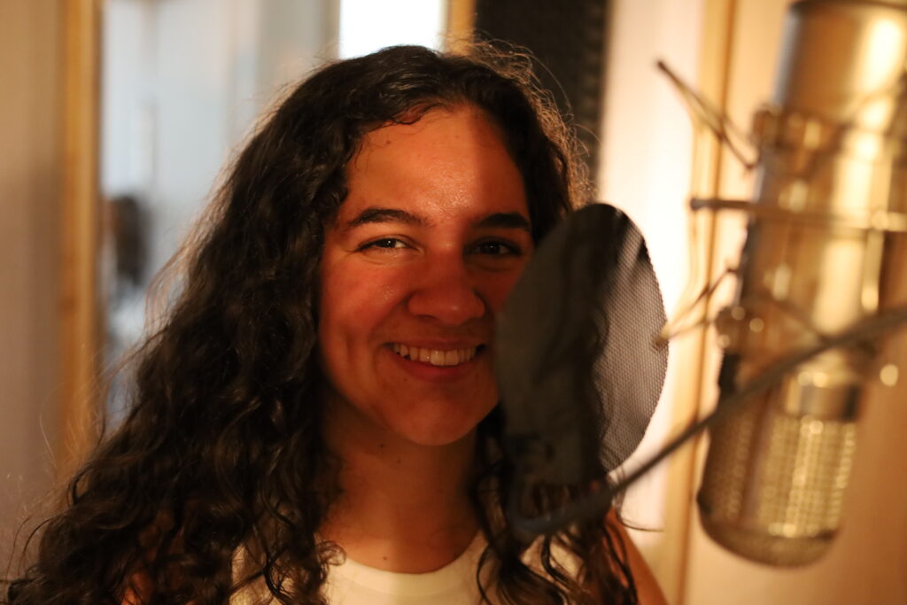 Hörbuchsprecher, Sprecherausbildung, Sprecher werden, Moderator werden, Synchronsprecher werden ,Werbesprecher werden, Tonstudio,Stimmwunder by Nives Farrier, Wien,Zoe