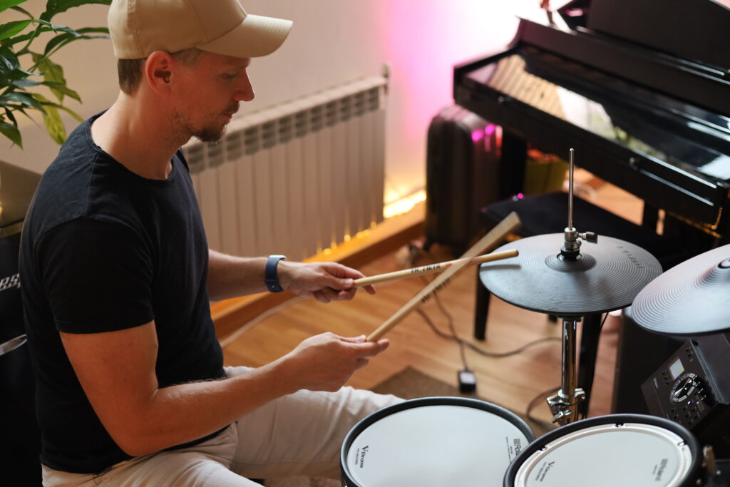 Stage Band, Singen lernen ,Bühnenpräsenz, Auftrittsangst überwinden, Powerstimme, Gesangsausbildung, SängerIN ,Rock/Pop Gesang, Stimmwunder by Nives Farrier, Wien