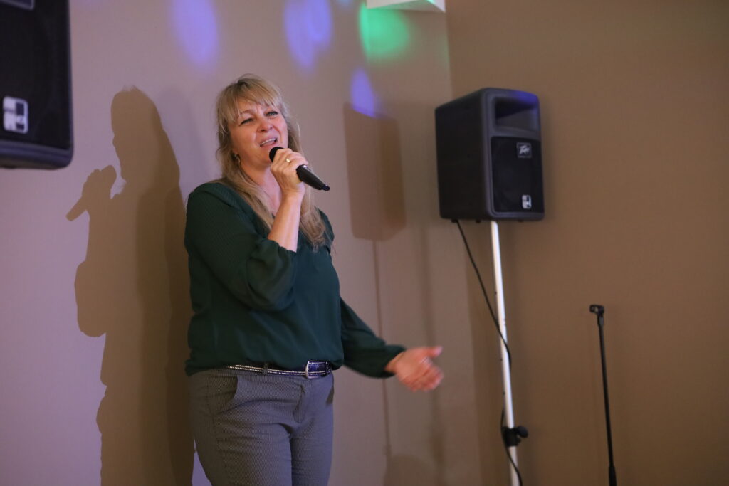 Singen lernen,Bühnenpräsenz, Auftrittsangst überwinden, Powerstimme, Gesangsausbildung, SängerIN ,Rock/Pop Gesang, Stimmwunder by Nives Farrier, Wien, Susanne