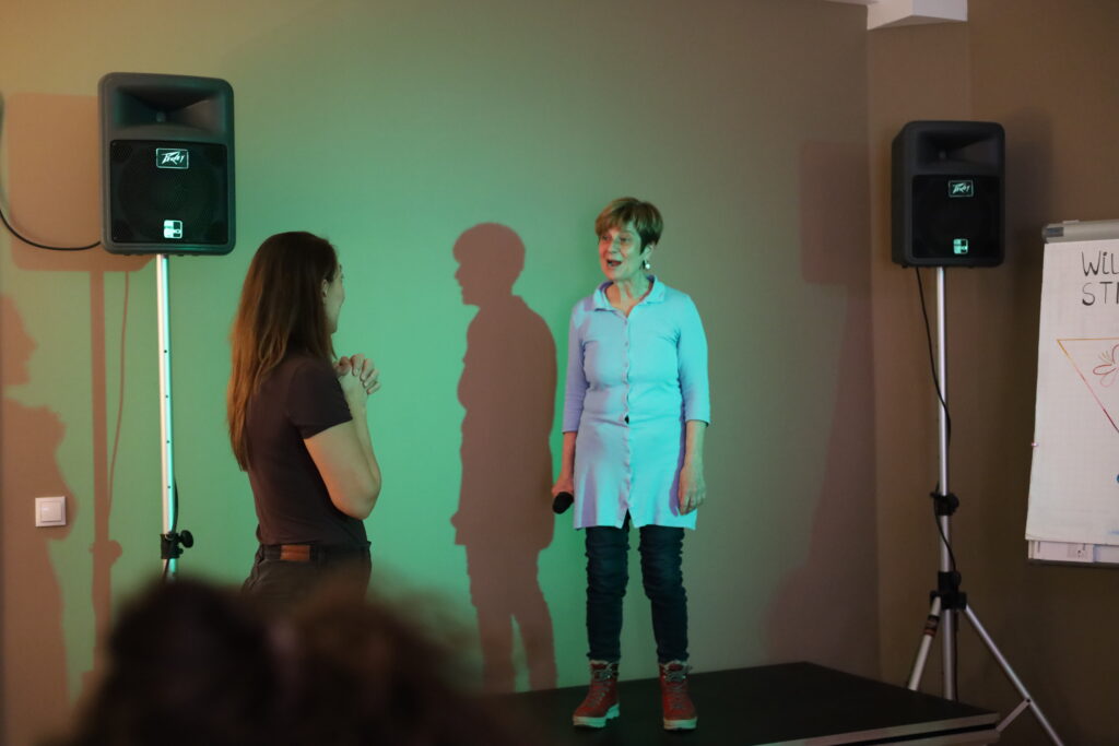 Stimmtraining, Vocal Coaching, Stimme verbessern, Gesangsausbildung,singen lernen, Balladen singen, rock/pop singen, Stimmklang verbessern, Bühnenperformance, Stimmwunder by Nives Farrier, Wien
