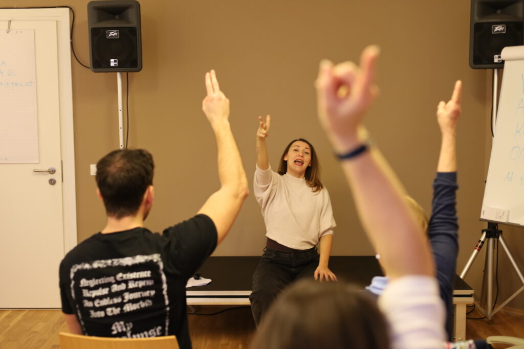 Stimmtraining, Vocal Coaching, Stimme verbessern, Gesangsausbildung,singen lernen, Balladen singen, rock/pop singen, Stimmklang verbessern, Bühnenperformance, Stimmwunder by Nives Farrier, Wien