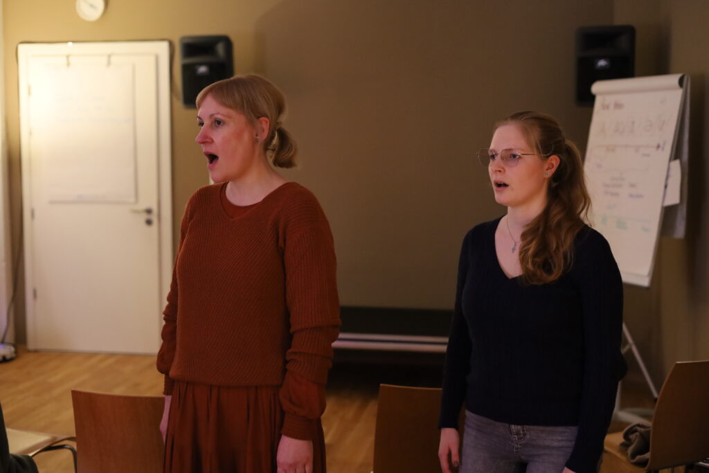 Gesangsausbildung,Vocal Coach Ausbildung, unterrichten, Vocalcoaching, SängerIN, Modelling, Stimmtraining, Stimmwunder by Nives Farrier, Wien, Verena, Franzi