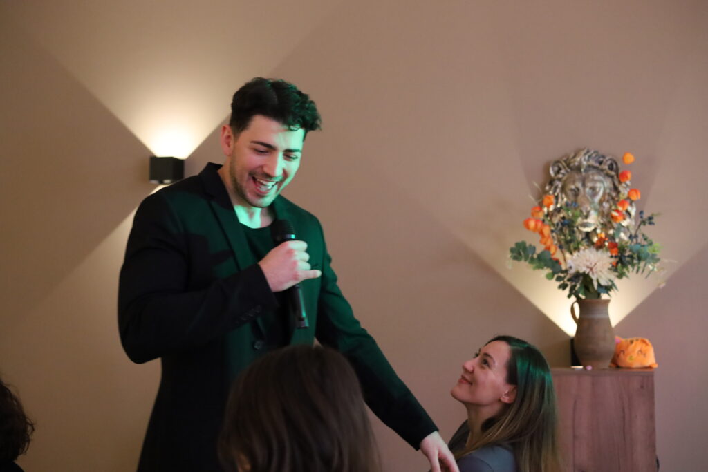 Stimmwunder Gesangsausbildung, Stimmtraining, Bühnenperformance, Vocal Coaching, Rock-Pop Gesang lernen, Stimm Modelling, Bühnenangst überwinden, Stimmwunder by Nives Farrier, Wien