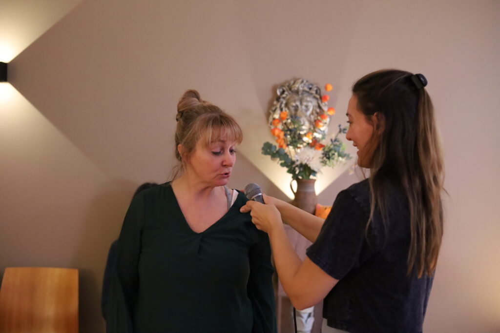 Gesangsausbildung, Stimme trainieren, Vocal Coaching, Singen lernen, Stimmklang verbessern, Pop, Rock Stimme, Mikrofon, Stimmwunder by Nives Farrier,Wien, Nives, Susanne
