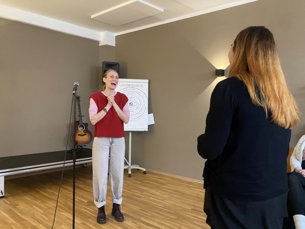 Vocal Coach Ausbildung, Vocalcoaching, Stimmklang verbessern, Balladen singen, Modelling, Stimmwunder by Nives Farrier, Wien, Nadine, Elli