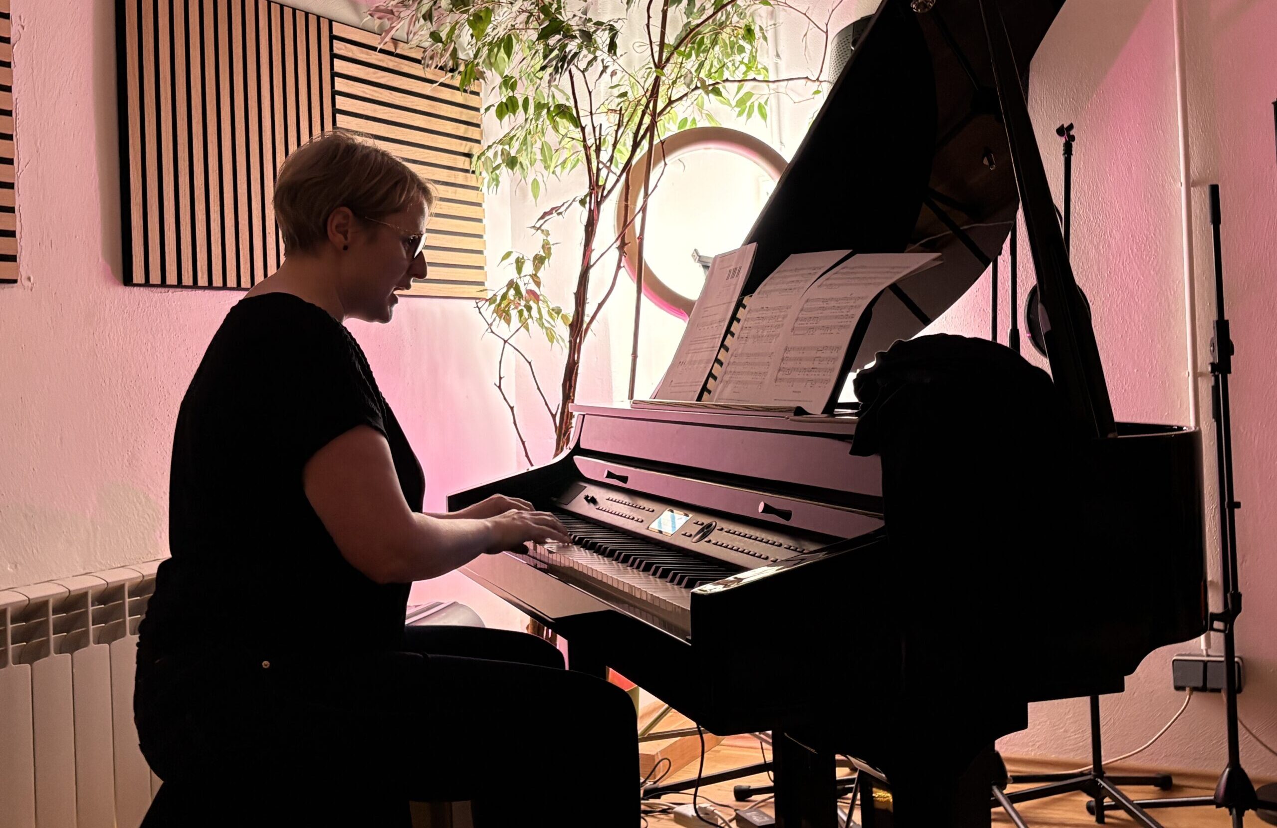 Chorgesang, Chorleitung, Aufwärmübung singen, Gesangsübungen, Stimmtraining, Intonation, Gehörbildung, Balladen singen, Pop singen, Stimmwunder by Nives Farrier, Stimmwunder Wien, Simone