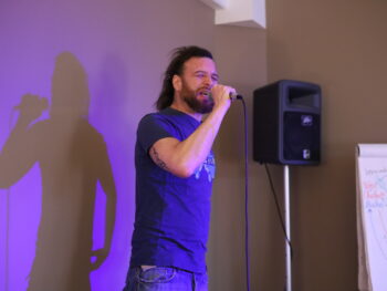 Singen lernen, Profisänger werden, Gesangsunterricht, Gesangscoaching, Vocal Coaching, Gesangstraining, Stimmtraining, Bühnenpräsenz, Bühnenangst, Ingo Schneider, StimmWunder Wien, Nives Farrier