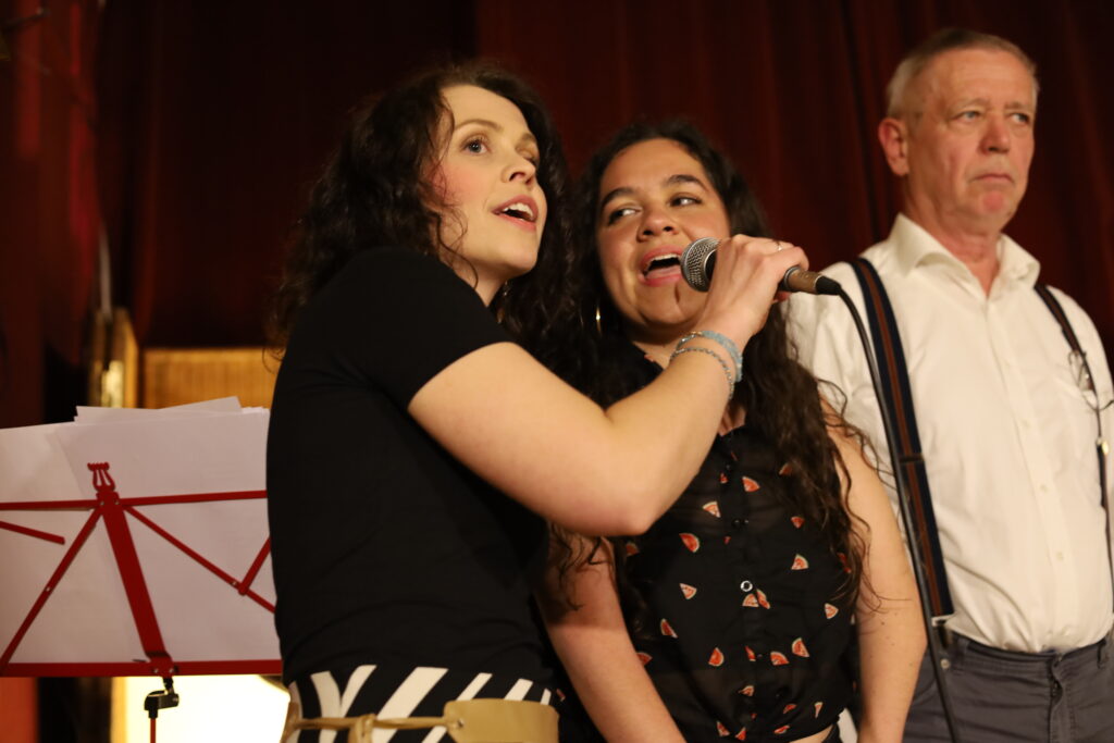 stimme weg psychisch blockade beim singen loesen stimme finden coaching selbstwert stimme angst vor publikum lampenfieber profi, stimmwunder wien by nives farrier