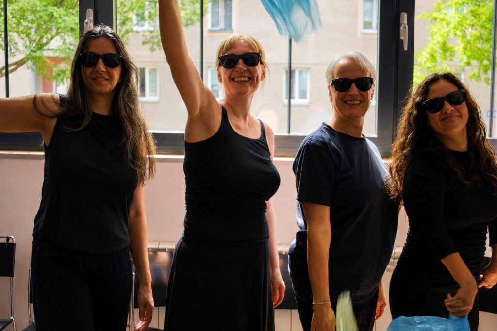 Mentaltraining, Mentalcoaching, Resilienztraining, Gesangstraining, Vocal Coaching, Vocal Coach, NLP, Rhethoriktraining, Mentaltraining, Persönlichkeitsentwicklung, Präsentationstraining, Stimmtraining, Coaching, Stimmtraining, Stimmbildung, Singen lernen, Sprechtraining Hörbuchsprecher Synchronsprecher, Lebens- und Sozialberatung, Atemtraining, Workshop, Vortrag, tiefe Atmung, StimmWunder, Nives Farrier, Wien