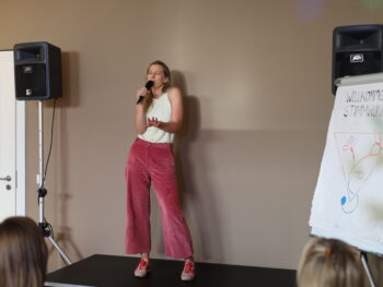 Gesangsausbildung, Singen lernen, Vocal coaching, Balladen singen, Powerstimme, Bühnenpräsenz lernen, Bühnenangst überwinden, Stimm Modelling, Stimme verstehen, pop singen, rock singen, Stimmwunder by Nives Farrier, Wien