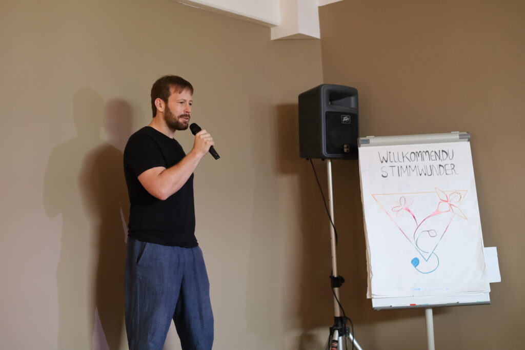 Kann jeder singen lernen? Die ehrliche Antwort 3 Mentaltraining, Mentalcoaching, Resilienztraining, Gesangstraining, Vocal Coaching, Vocal Coach, NLP, Persönlichkeitsentwicklung, Präsentationstraining, Stimmtraining, Coaching, Stimmtraining, Stimmbildung, Singen lernen, Bandleading, StimmWunder, Nives Farrier, Wien
