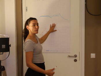 Gesangsausbildung, Singen lernen, Vocal coaching, Balladen singen, Powerstimme, Bühnenpräsenz lernen, Bühnenangst überwinden, Stimm -Modelling, Stimme verstehen, pop singen, rock singen, Performance, Stimmwunder by Nives Farrier, Wien