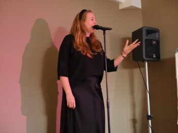 Gesangsausbildung, Stimme trainieren, Singen lernen, Bühnenangst überwinden, Stimmklang verbessern, Stimmwunder by Nives Farrier, Wien