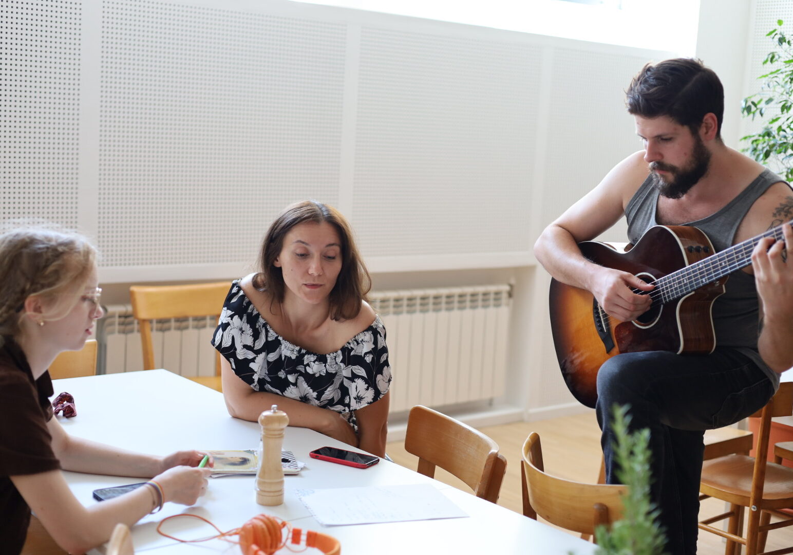 Gesangsausbildung, Singen lernen, Vocal coaching, Balladen singen, Powerstimme, Bühnenpräsenz lernen, Bühnenangst überwinden, Stimm Modelling, Stimme verstehen, pop singen, rock singen, Stimmwunder by Nives Farrier, Wien