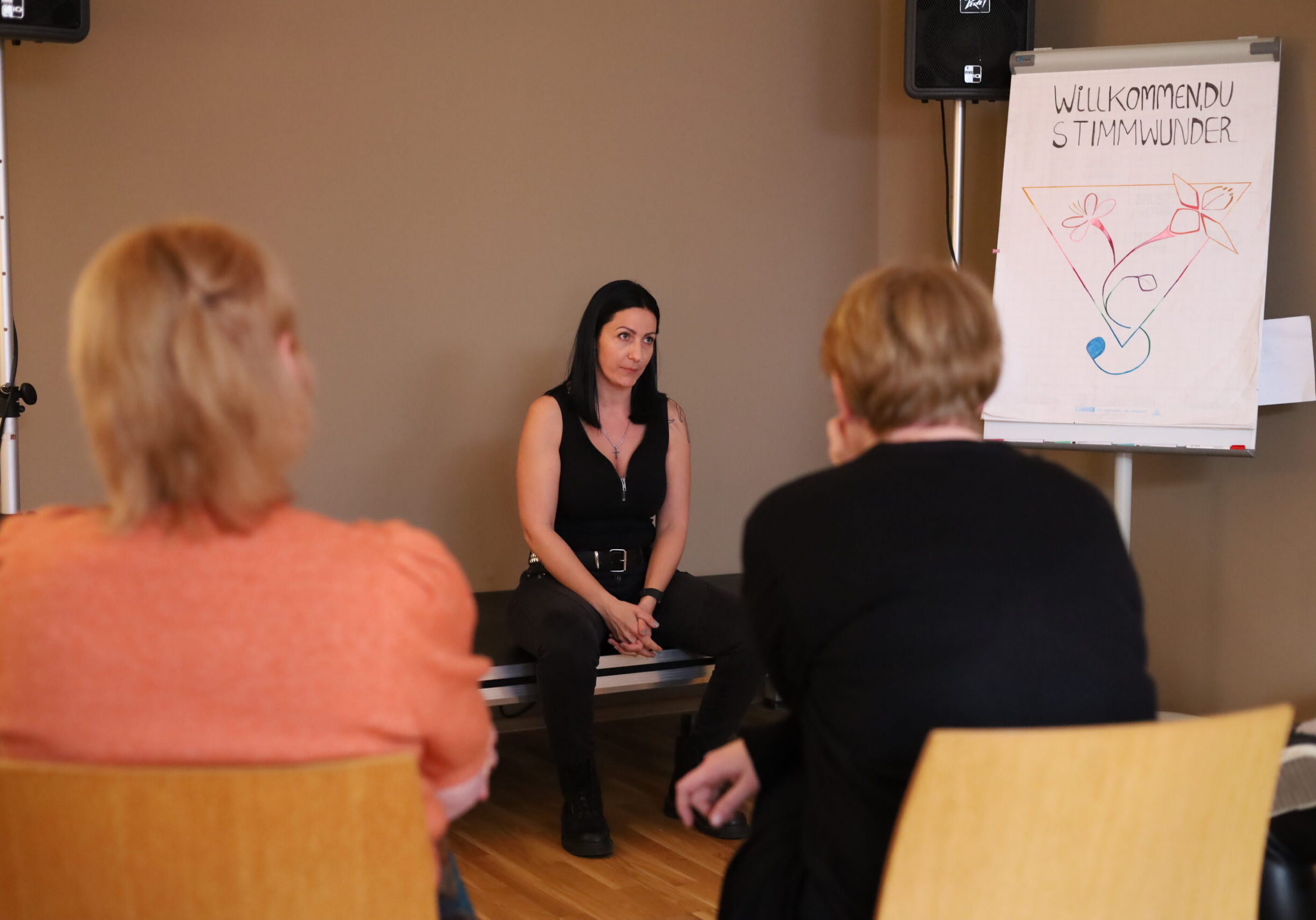 Stimmeffekte lernen, Vocal Fry, Distorsion lernen, Stimmtraining, Rock singen lernen, Stimmtraining, Powerstimme ,Powersongs singen, Stimmwunder by Nives Farrier, Wien, Iris, Verena, Simone
